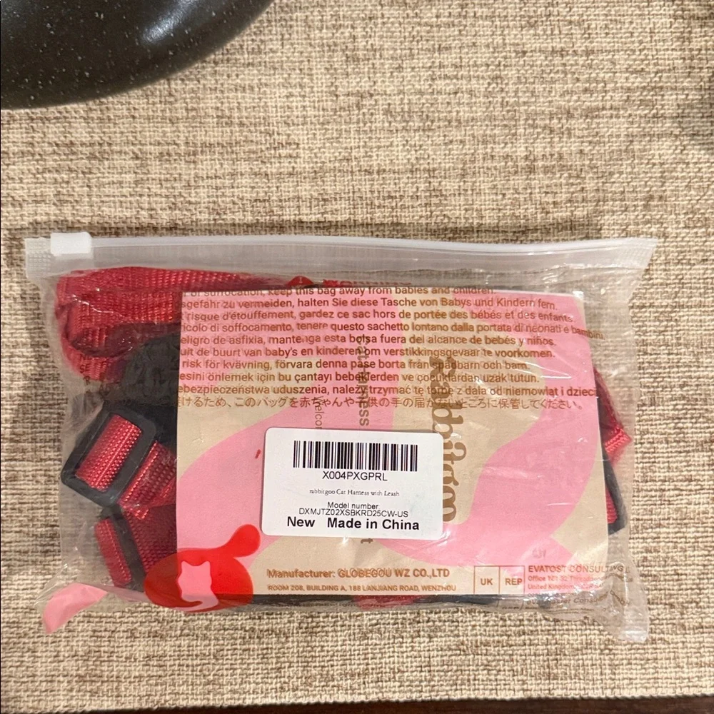 NWT: Cat Harness